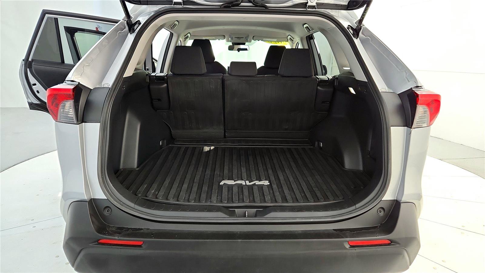 Certified 2022 Toyota RAV4 LE image 32