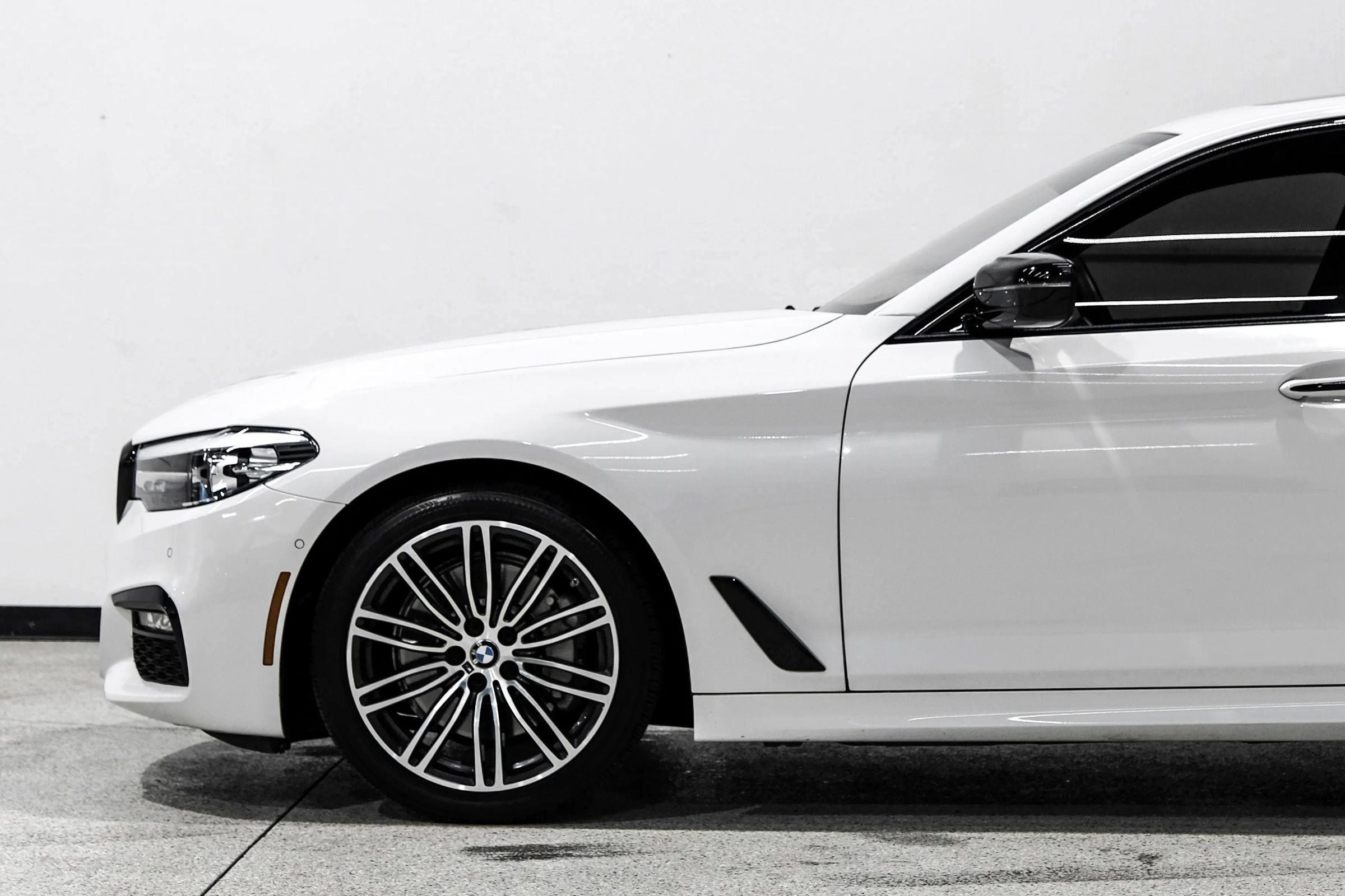 Used 2018 BMW 540i w/ M Sport Package RWD image 12