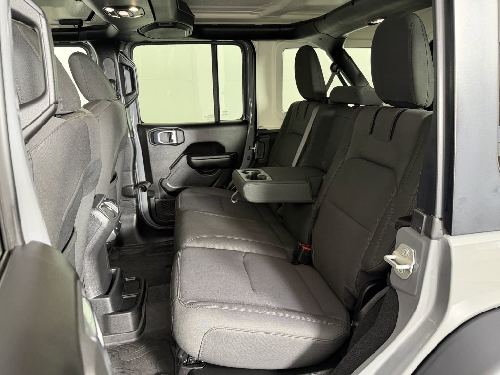 Used 2023 Jeep Wrangler Unlimited AWD/4WD image 16