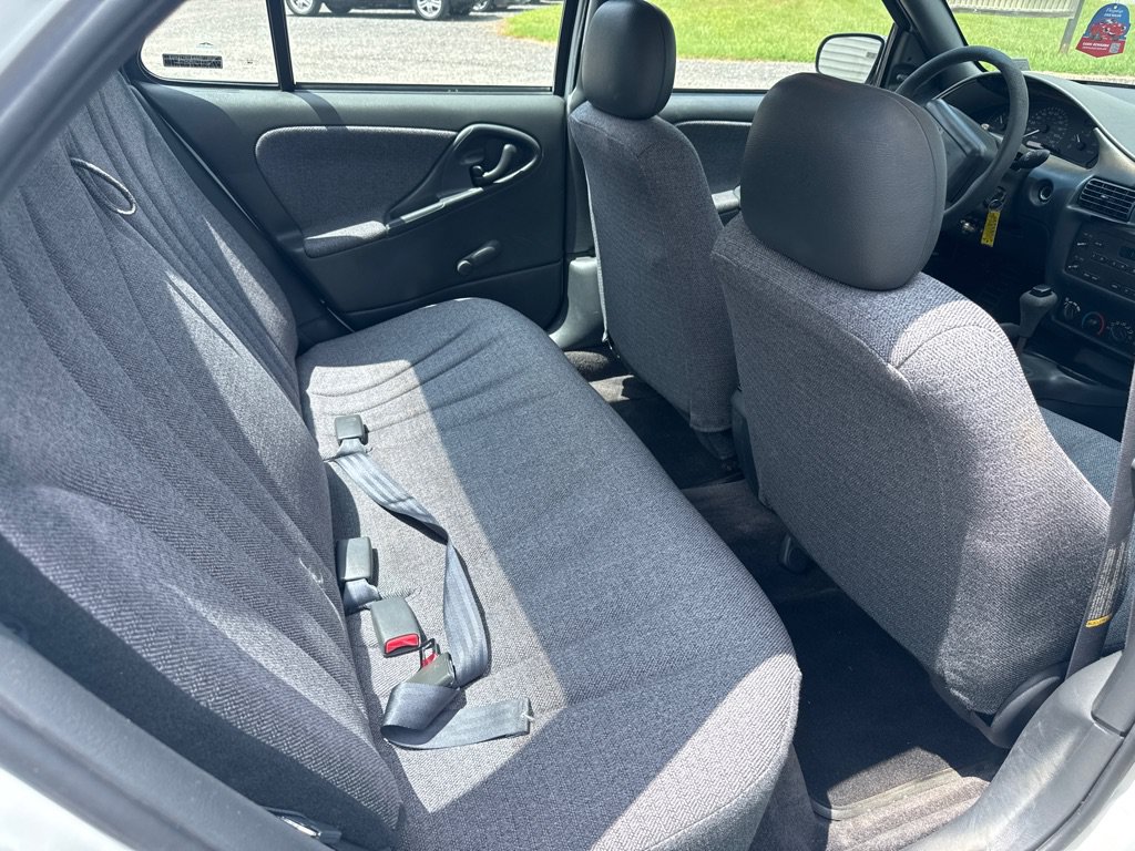 Used 2000 Chevrolet Cavalier Sedan FWD image 17
