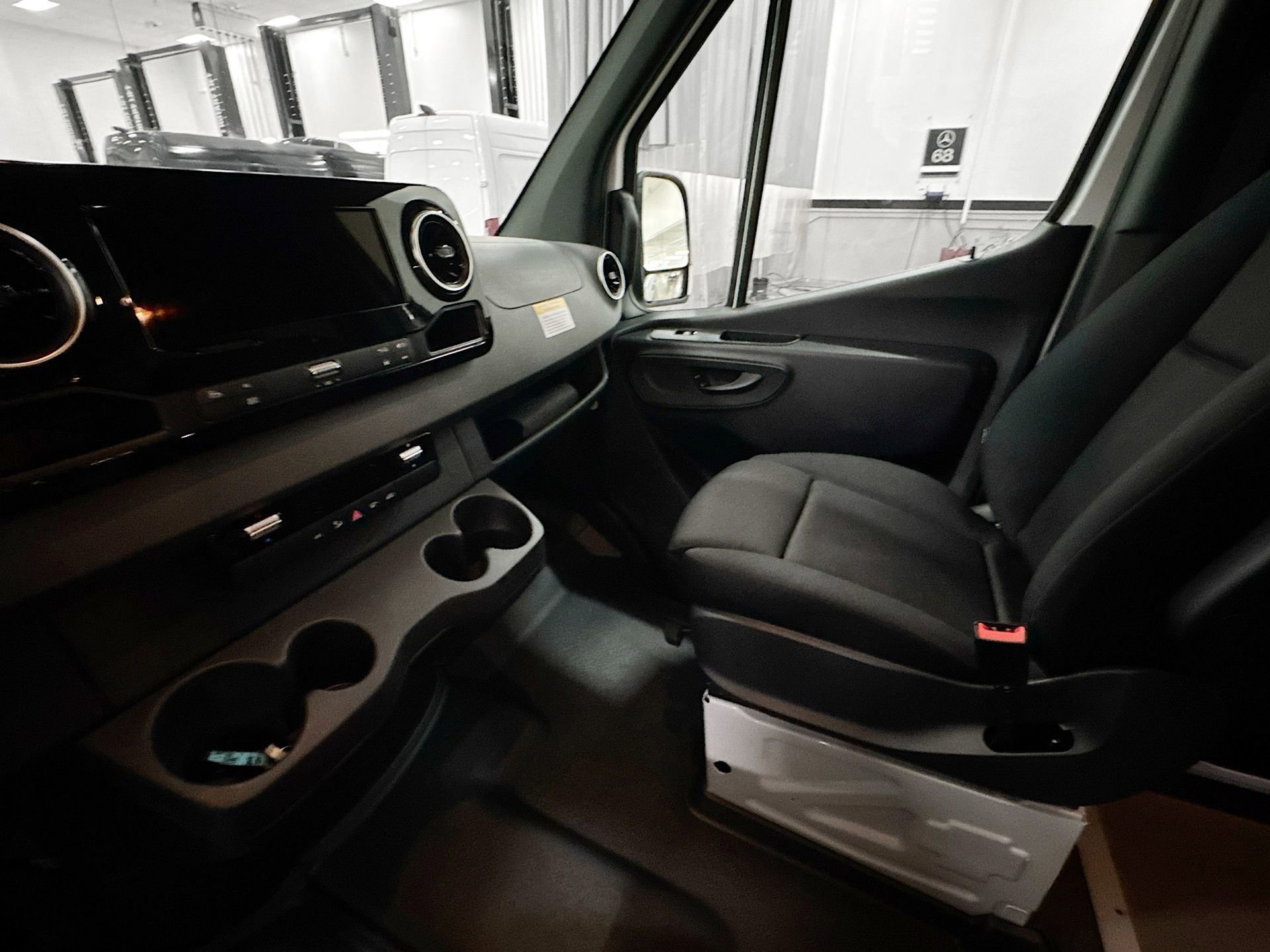 Used 2025 Mercedes-Benz Sprinter 2500 image 23