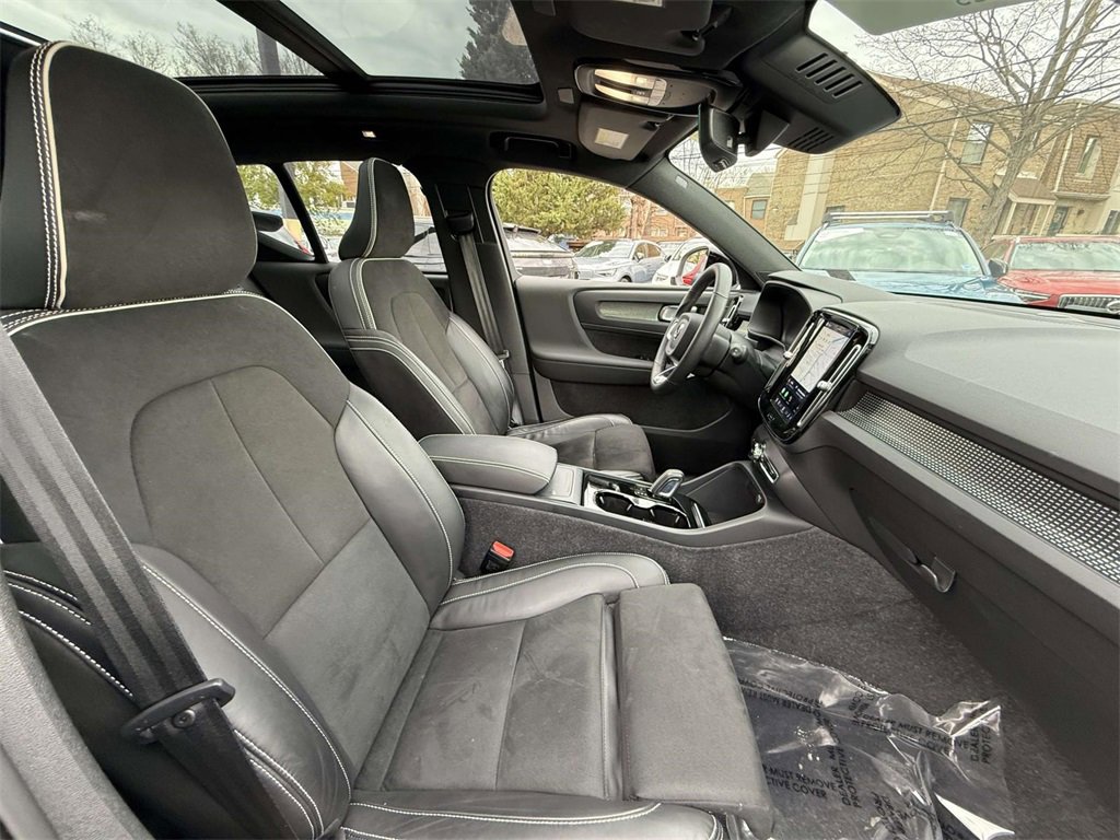 Used 2022 Volvo XC40 P8 Recharge Ultimate image 14