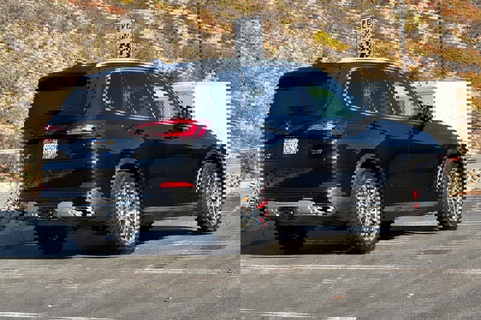 Used 2021 BMW X5 xDrive40i w/ Premium Package image 2