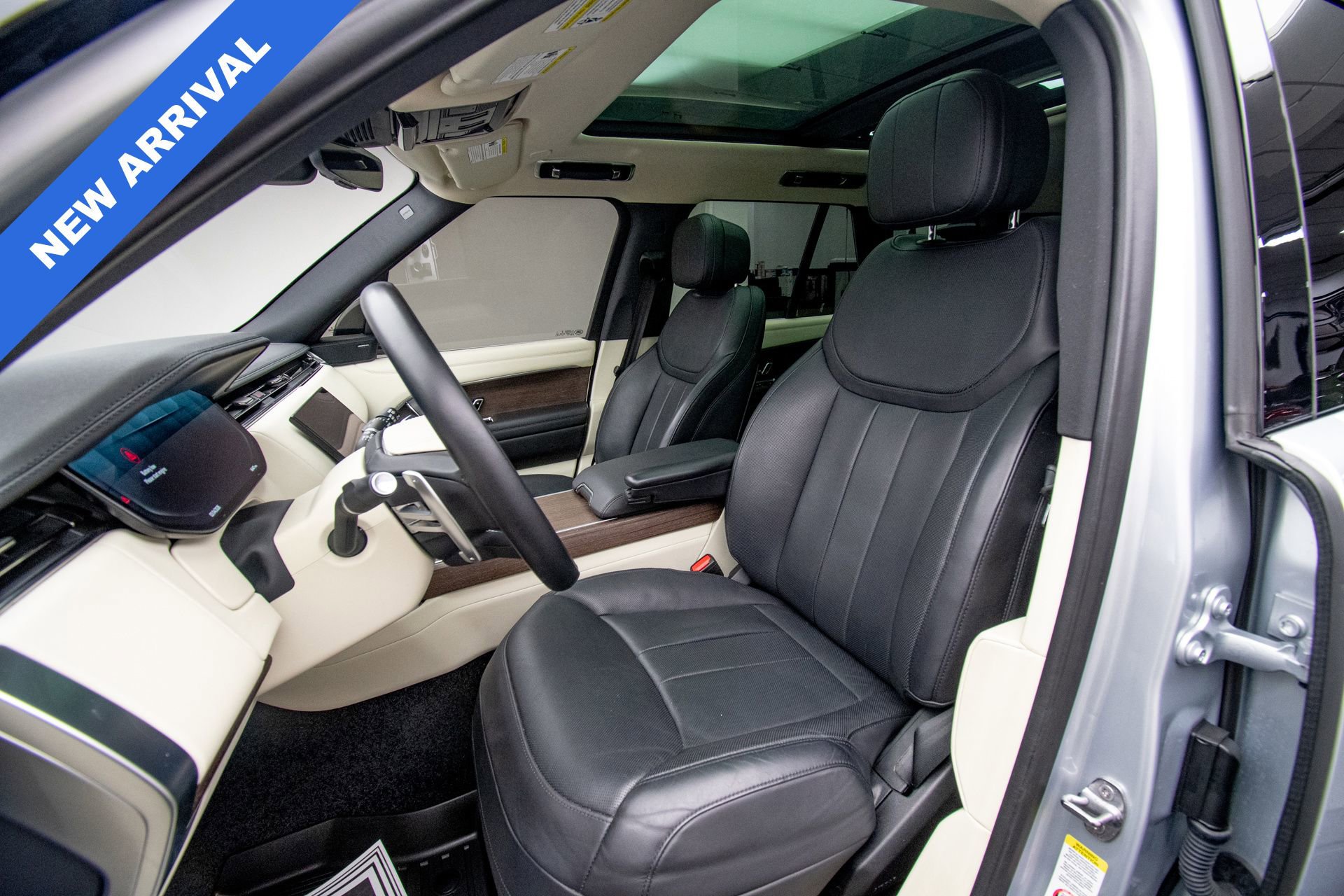Used 2023 Land Rover Range Rover SE image 11