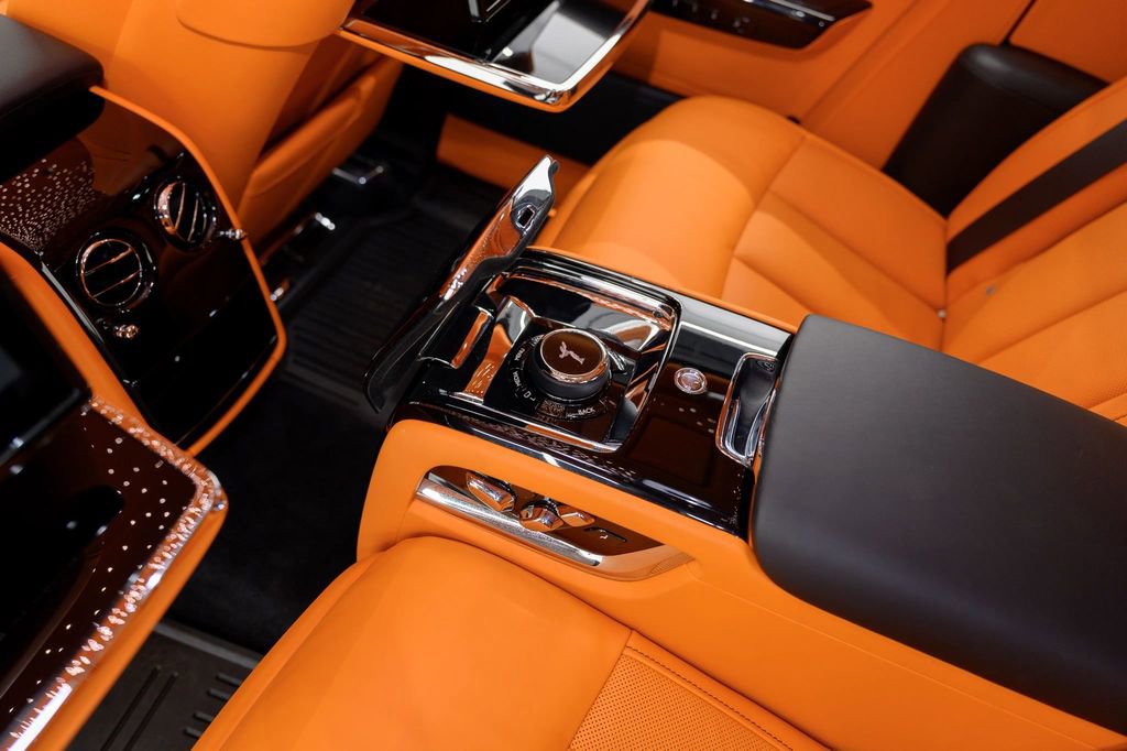 Used 2024 Rolls-Royce Phantom Sedan w/ The Phantom Package RWD image 53