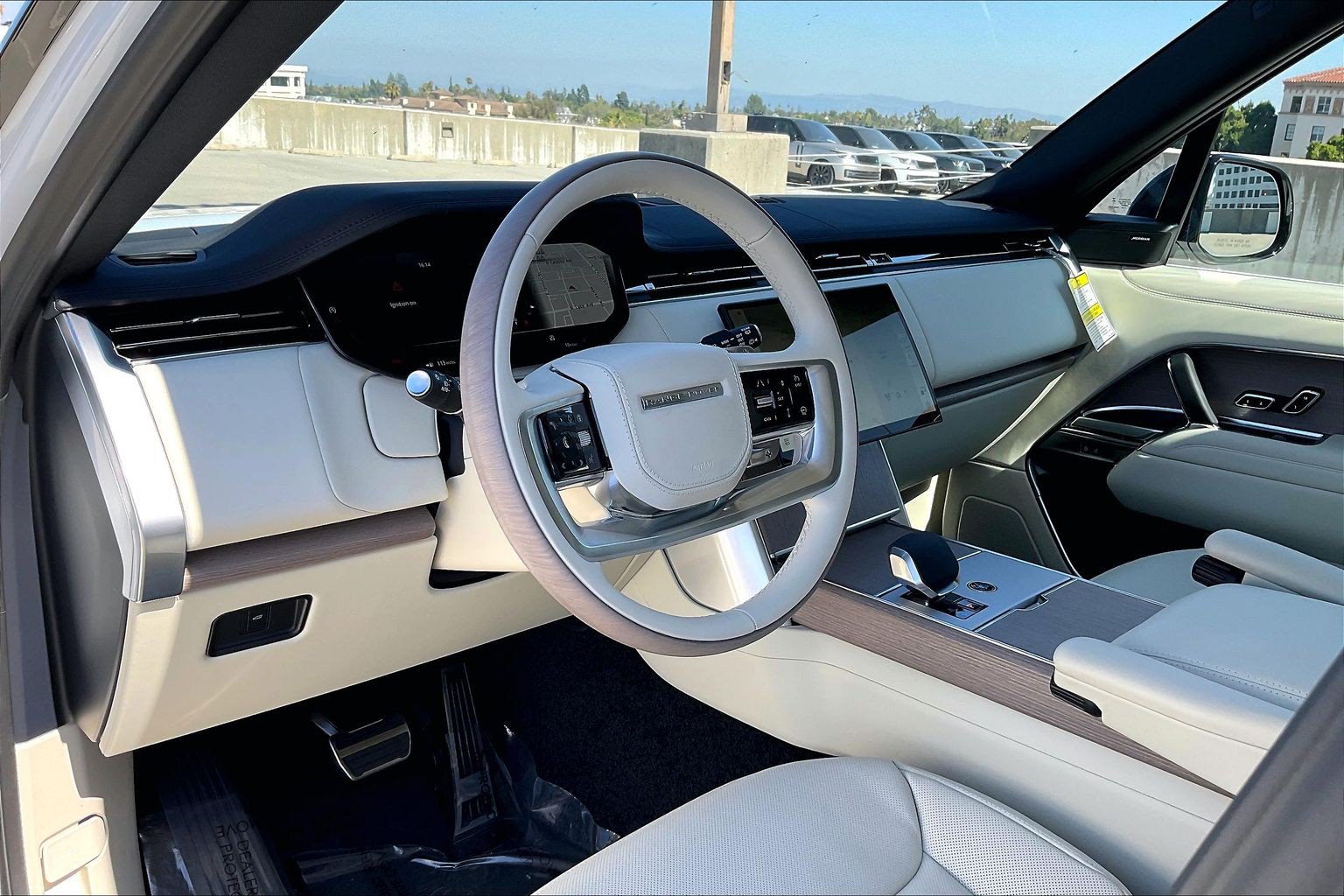 New 2026 Land Rover Range Rover Long Wheelbase SE AWD/4WD image 12