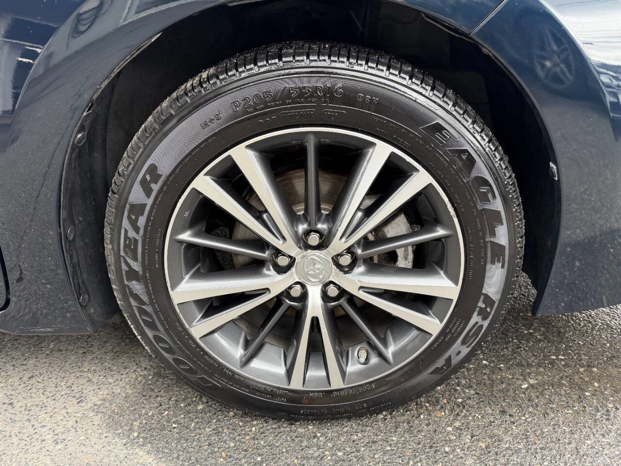 Used 2018 Toyota Corolla LE w/ LE Premium Package w/Moonroof FWD image 14