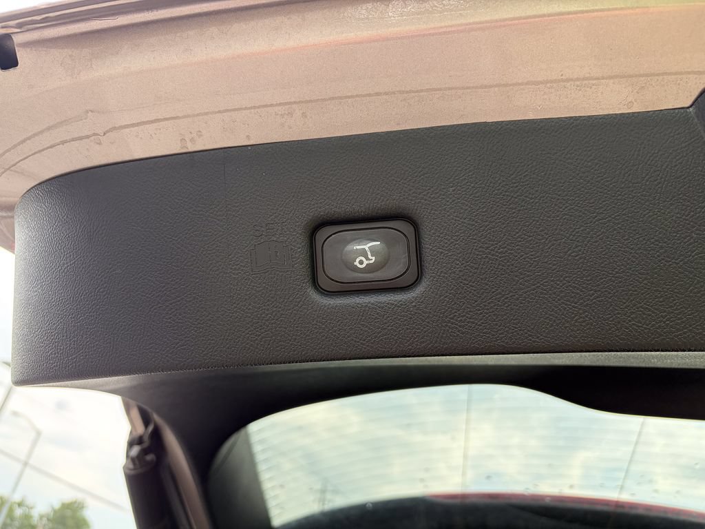 Used 2018 Lincoln MKX Select w/ Select Plus Package AWD/4WD image 16