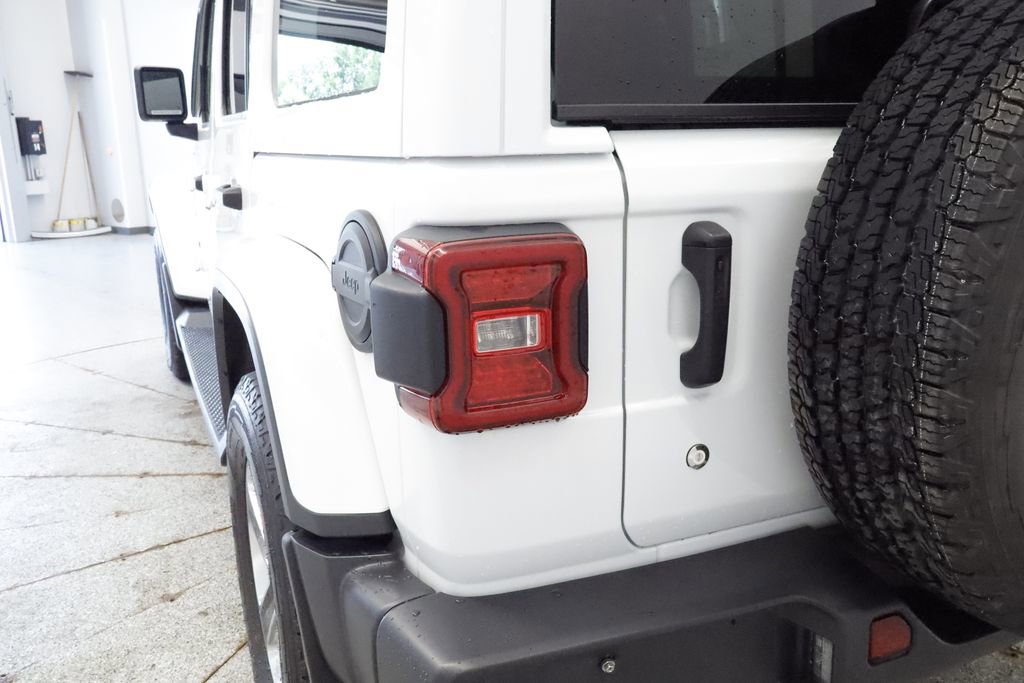 Used 2018 Jeep Wrangler Unlimited Sahara w/ Uconnect 4C Nav & Sound Group AWD/4WD image 14