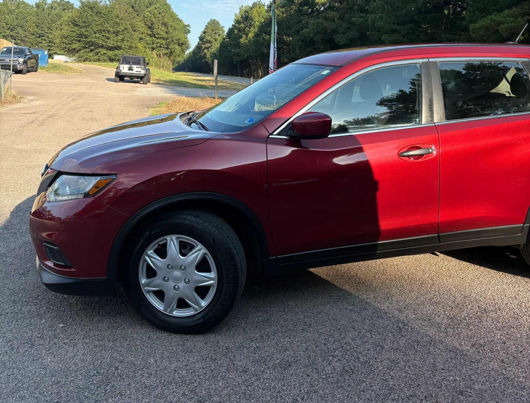 Used 2016 Nissan Rogue S AWD/4WD image 3