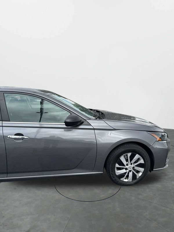 Used 2024 Nissan Altima 2.5 S FWD image 30