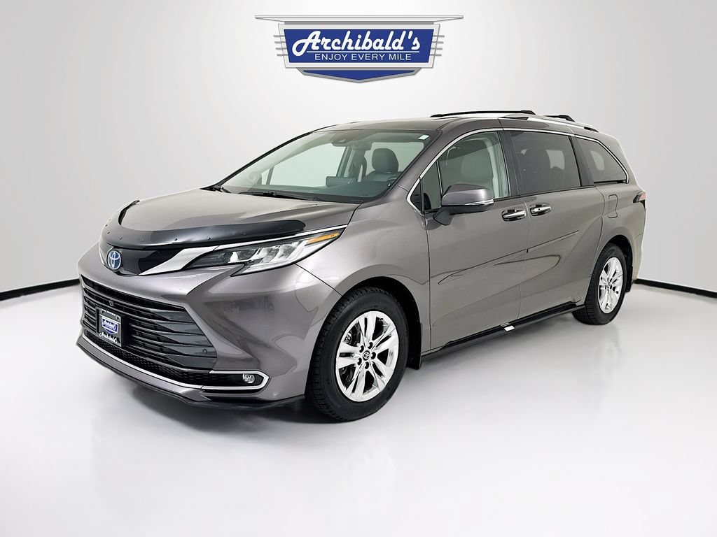 Used 2024 Toyota Sienna Limited AWD/4WD image 3