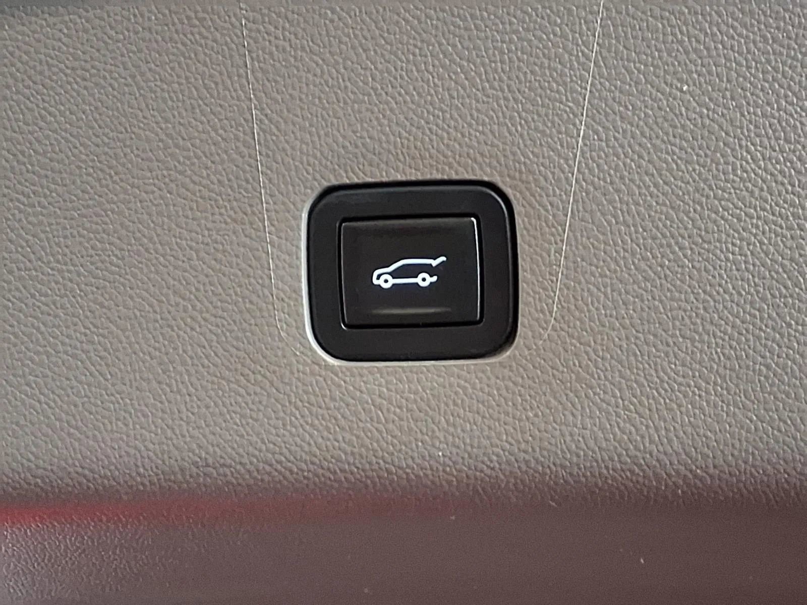 Used 2019 Chevrolet Traverse Premier w/ LPO, Floor Liner Package AWD/4WD image 7