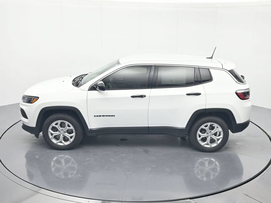 Used 2024 Jeep Compass Sport AWD/4WD image 34