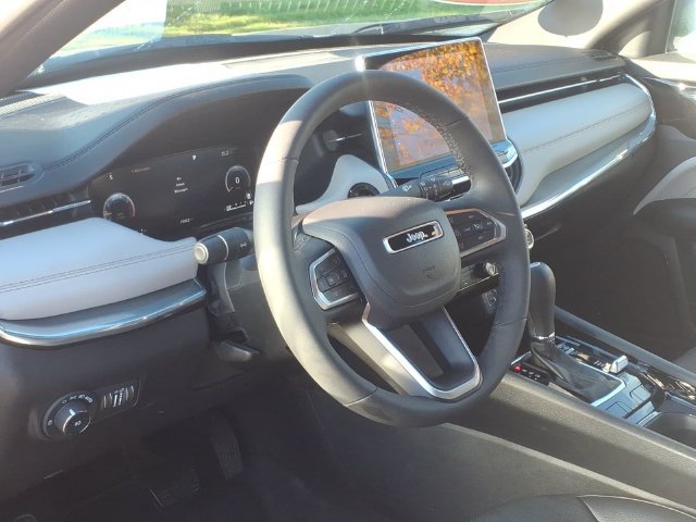 Certified 2024 Jeep Compass Limited w/ Elite Group AWD/4WD image 7