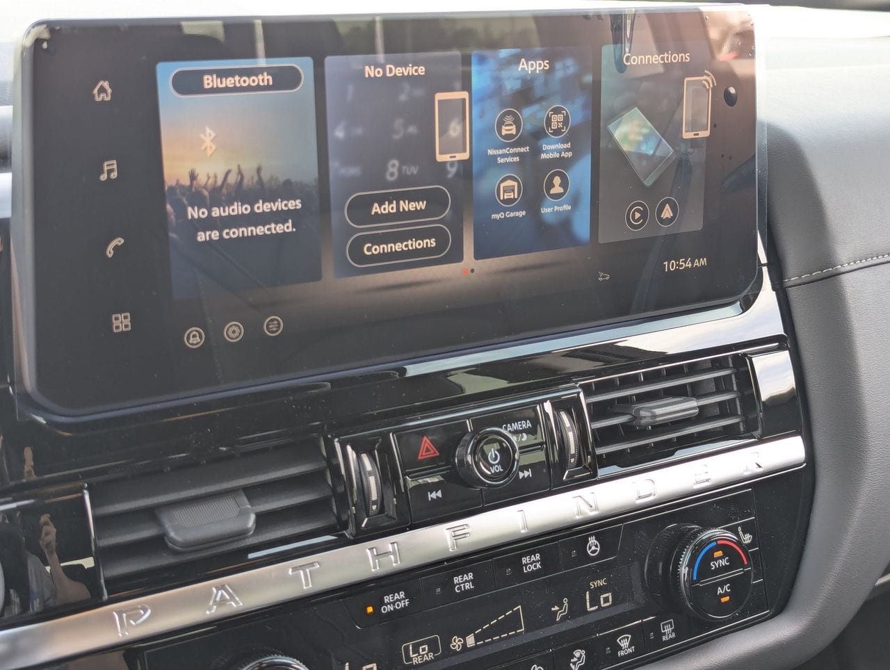 New 2026 Nissan Pathfinder SL w/ SL Premium Package (P04) FWD image 18