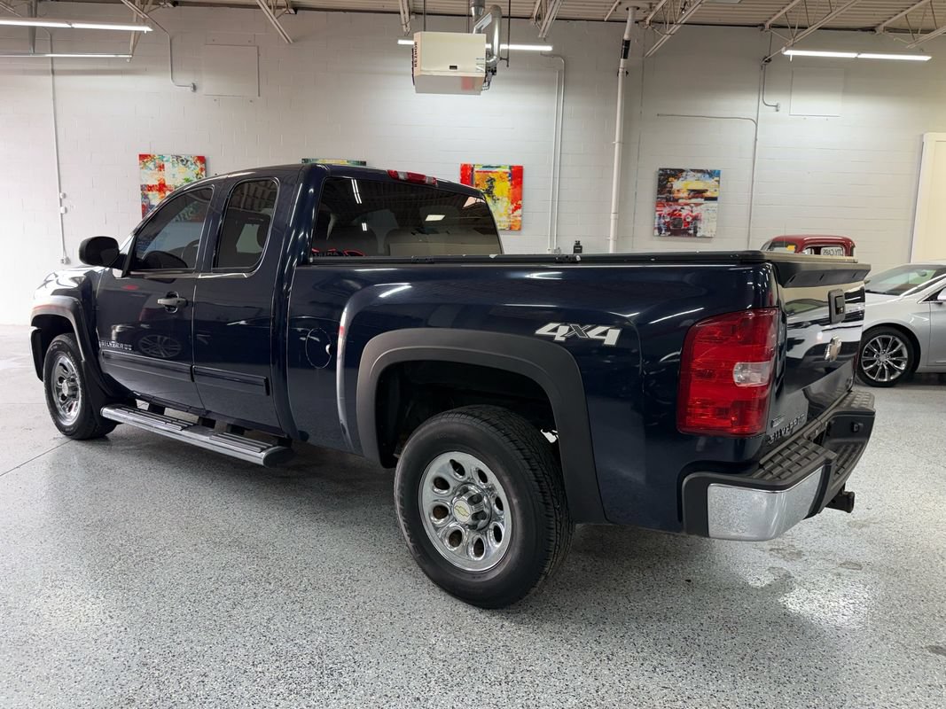 Used 2010 Chevrolet Silverado 1500 LT AWD/4WD image 3