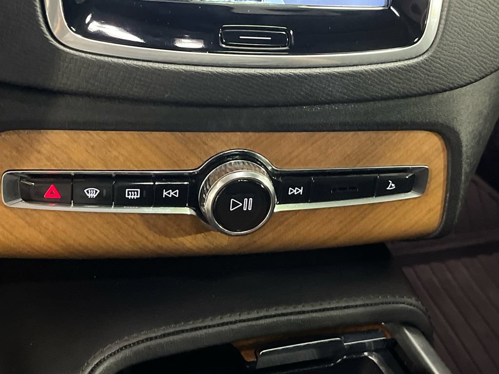 Certified 2024 Volvo XC90 B6 Plus w/ Protection Package Premier AWD/4WD image 17