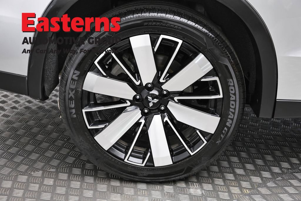 Used 2025 Mitsubishi Outlander SE AWD/4WD image 32