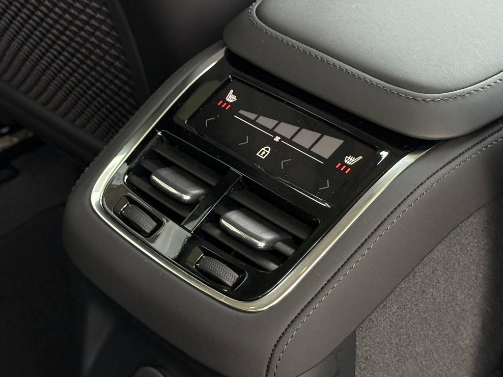 New 2026 Volvo XC90 T8 Plus AWD/4WD image 12