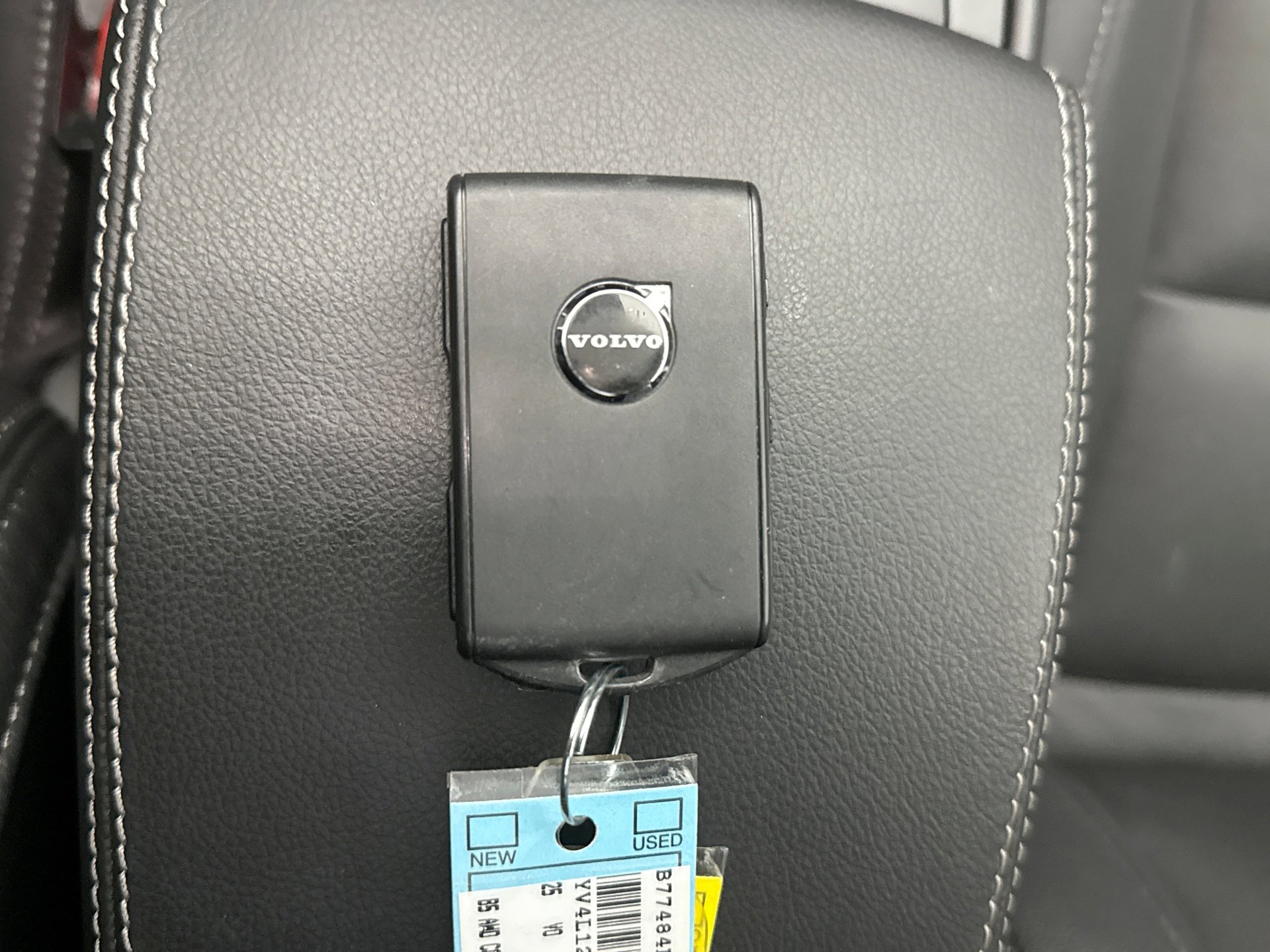 Used 2025 Volvo XC40 B5 Core AWD/4WD image 10