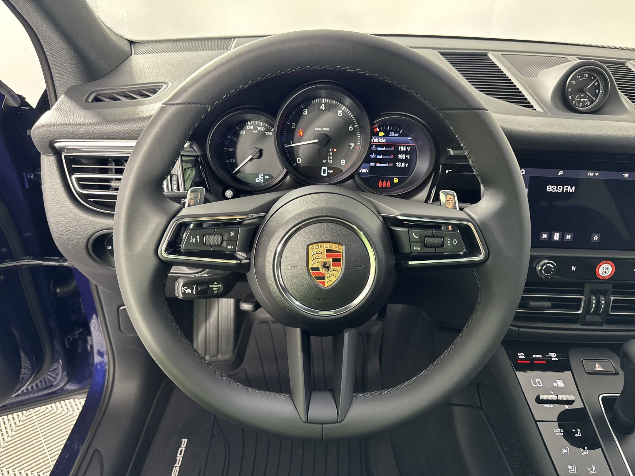 Certified 2025 Porsche Macan image 23