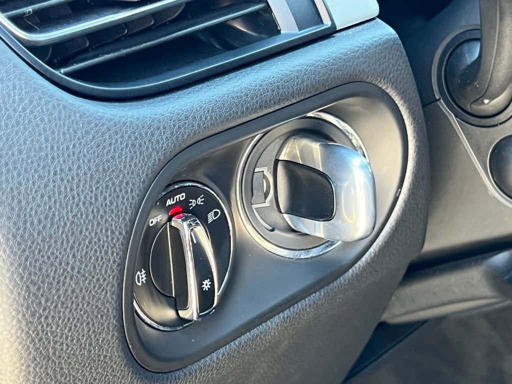 Used 2023 Porsche Macan S w/ Sport Chrono Package image 39