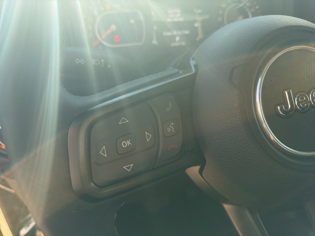 Used 2025 Jeep Gladiator Mojave w/ Safety Group image 15