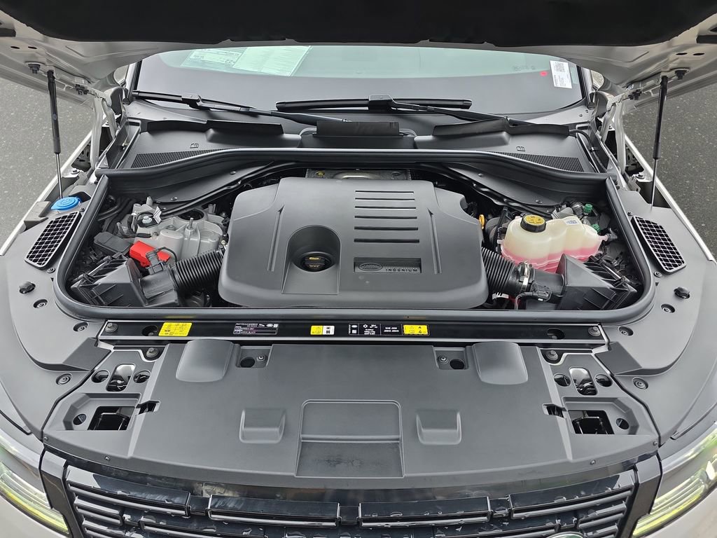 New 2025 Land Rover Range Rover Sport Dynamic SE AWD/4WD image 32