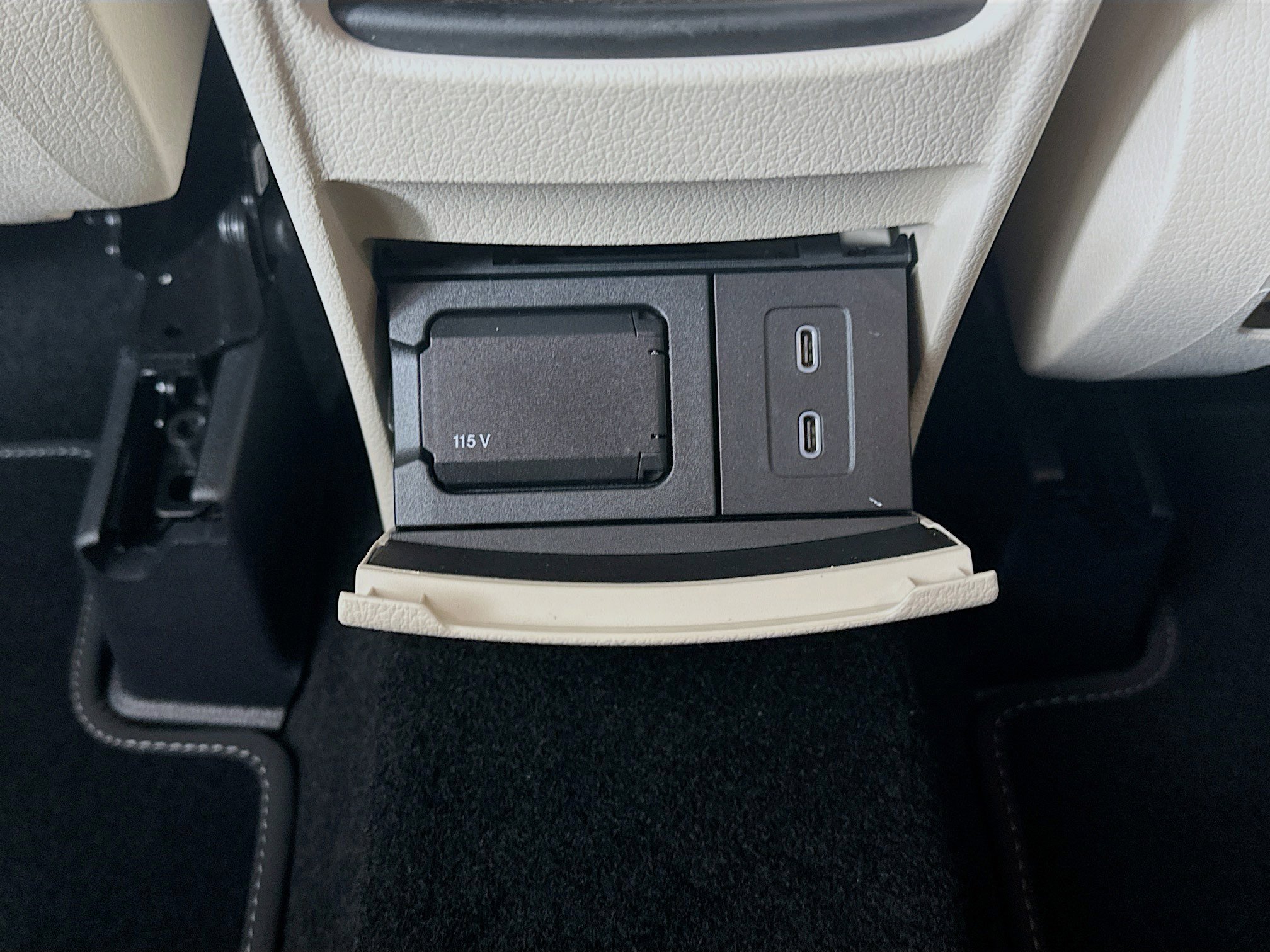 Certified 2025 Mercedes-Benz GLB 250 4MATIC image 33