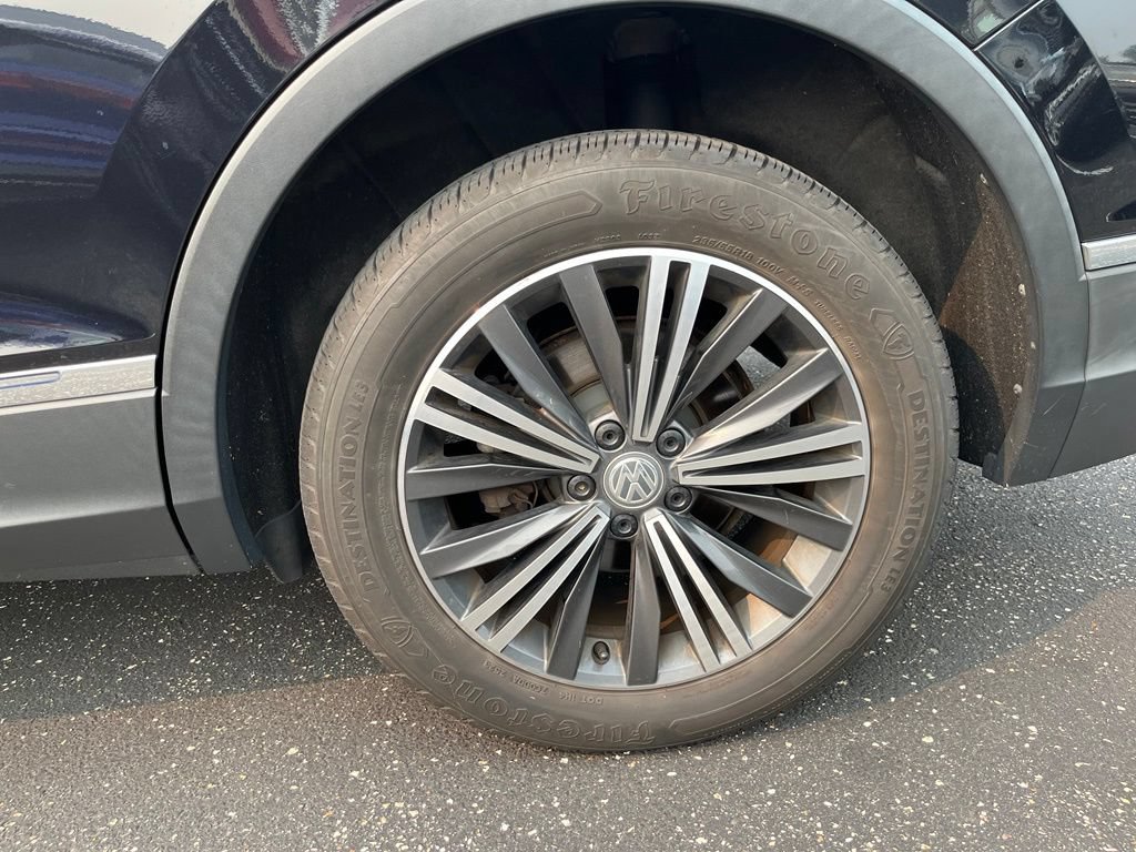 Used 2018 Volkswagen Tiguan SEL AWD/4WD image 32