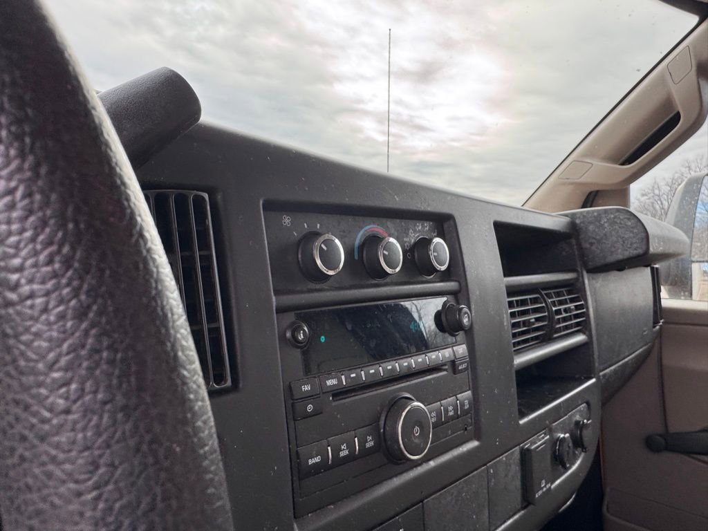 Used 2016 Chevrolet Express 3500 RWD image 15