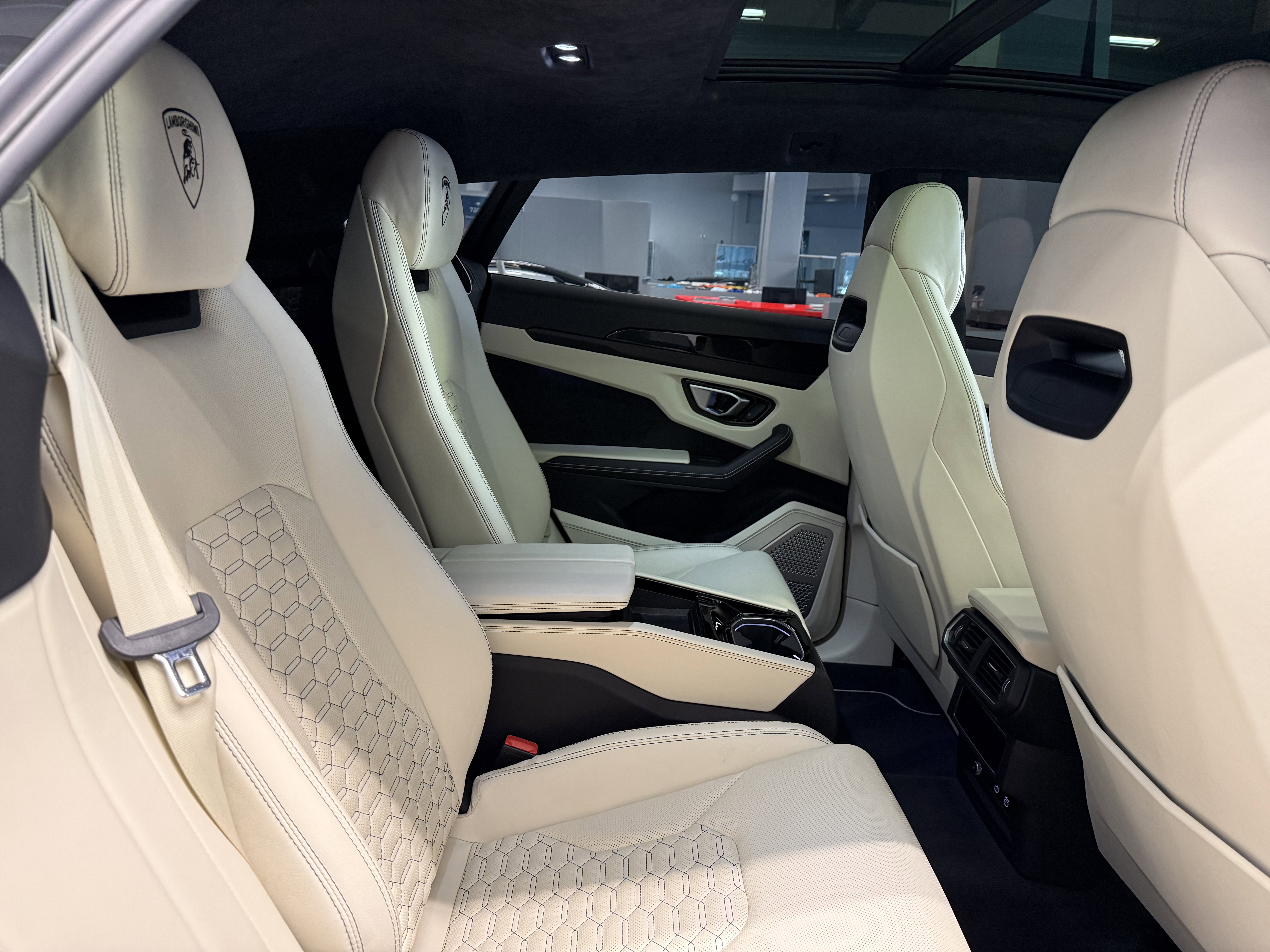 Used 2022 Lamborghini Urus image 30