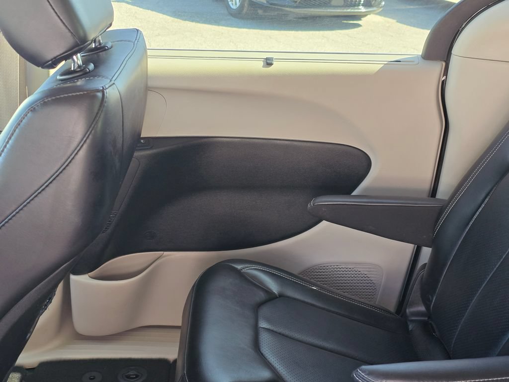 Used 2024 Chrysler Pacifica Touring-L FWD image 47