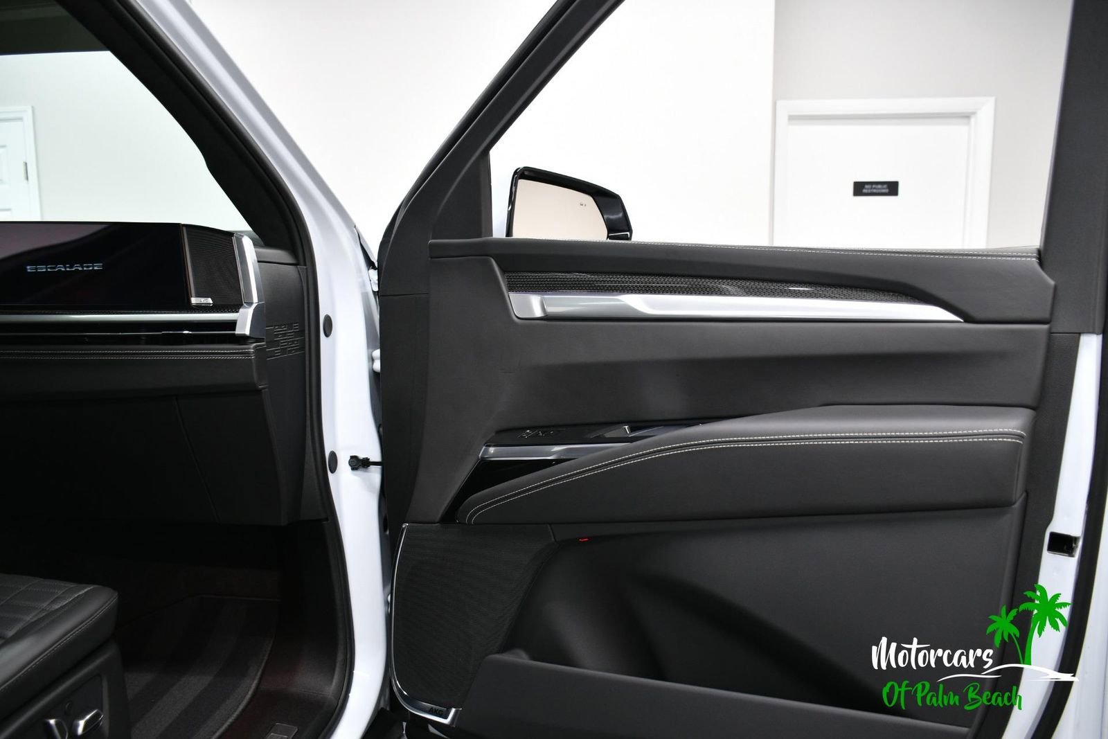 Used 2026 Cadillac Escalade V w/ LPO, ONYX Package image 61