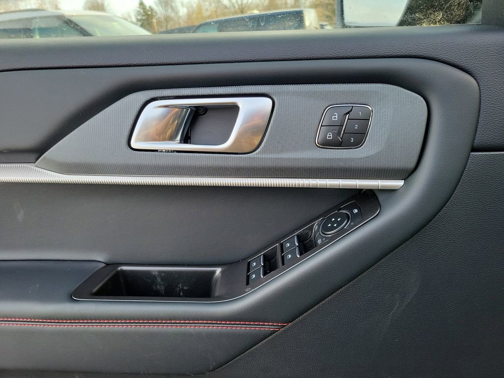 New 2026 Ford Explorer ST-Line w/ ST-Line Street Pack image 18