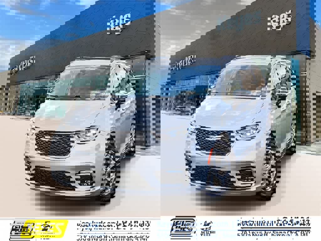 Used 2023 Chrysler Pacifica Limited