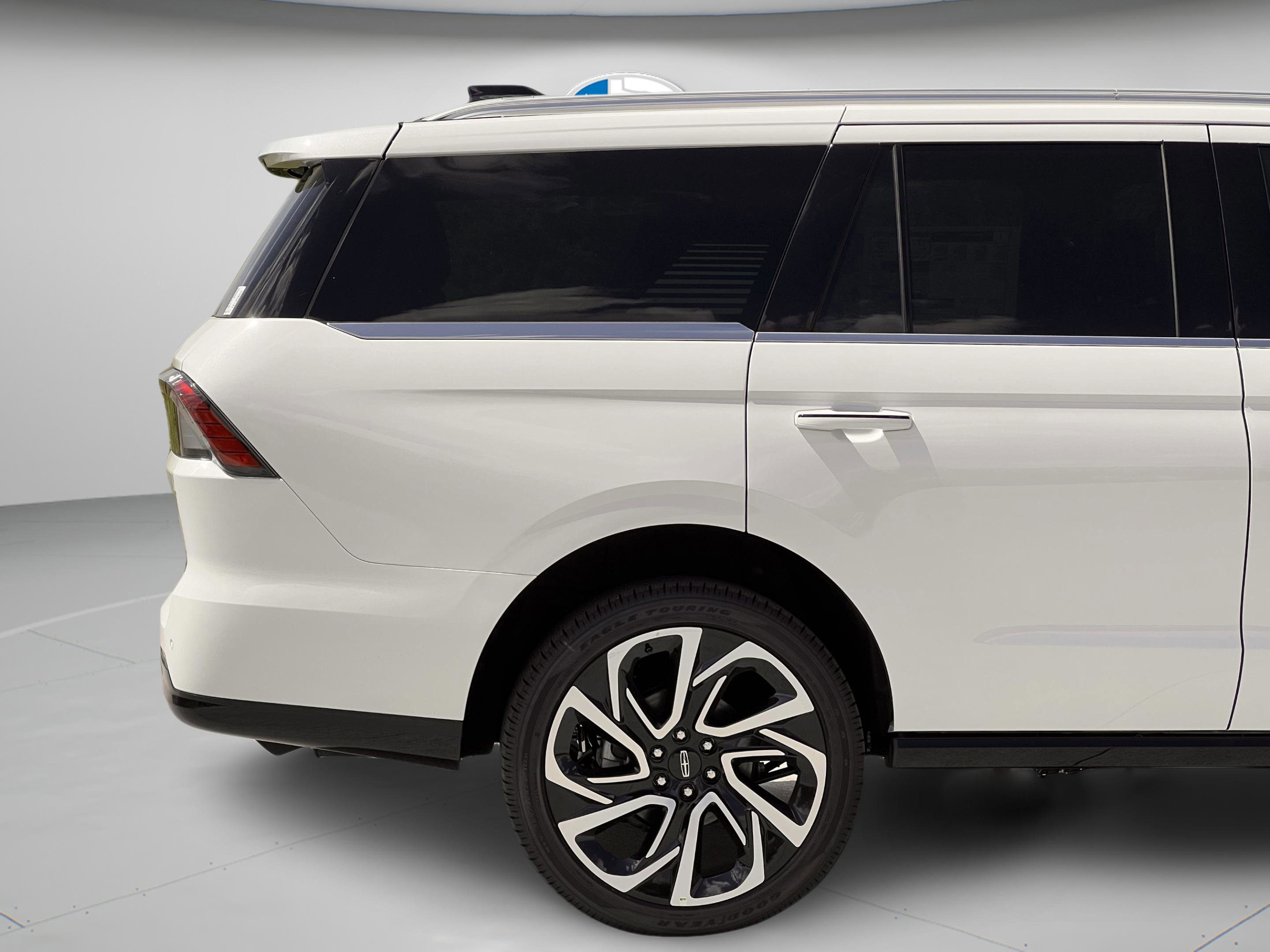 Used 2026 Lincoln Navigator Reserve AWD/4WD image 39