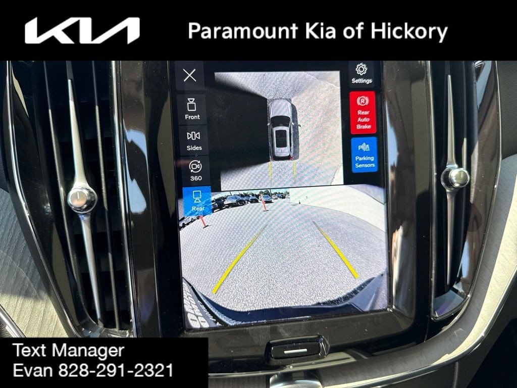 Used 2025 Volvo XC60 B5 Plus AWD/4WD image 23