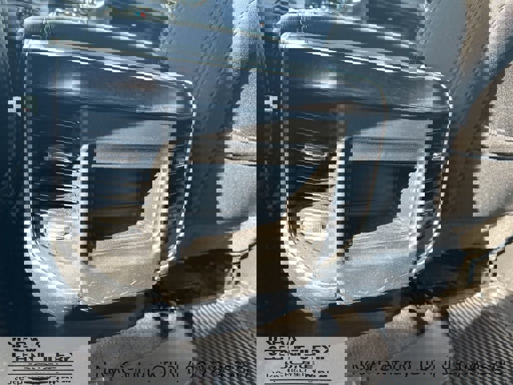 Used 2023 RAM 1500 Big Horn AWD/4WD image 14