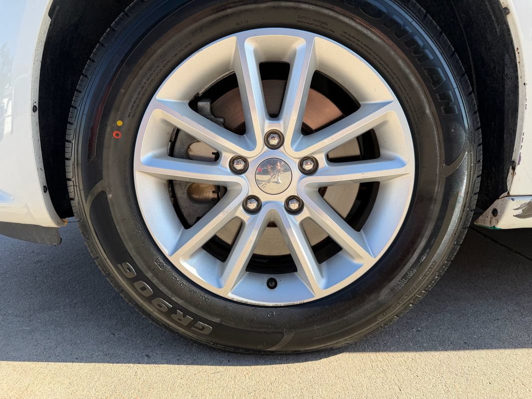 Used 2016 Dodge Grand Caravan SXT w/ UConnect Hands-Free Group FWD image 43