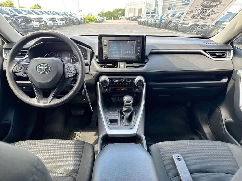 Used 2019 Toyota RAV4 LE AWD/4WD image 10