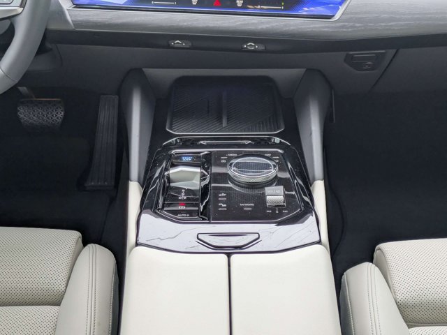 Used 2024 BMW i5 eDrive40i w/ Premium Package RWD image 18