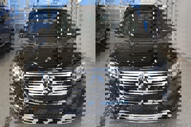 New 2025 Mercedes-Benz GLB 250 4MATIC image 3