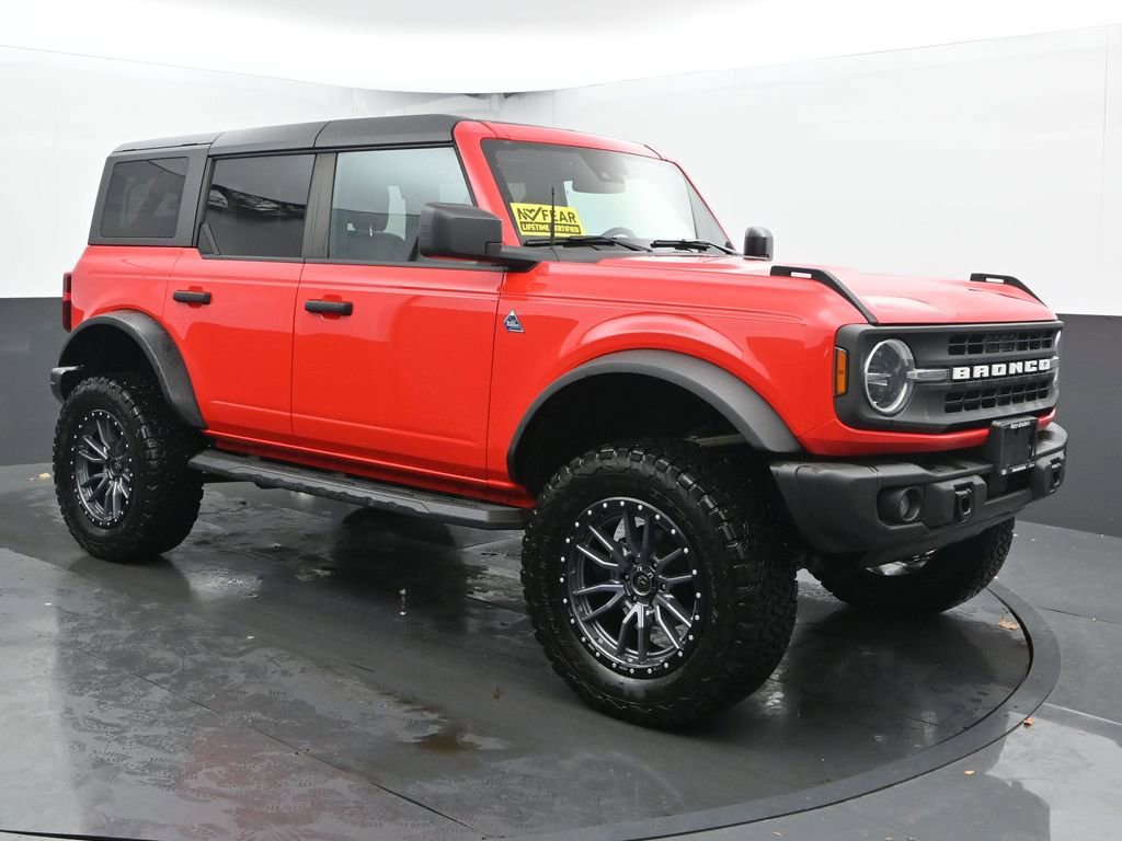 Used 2023 Ford Bronco Black Diamond image 3