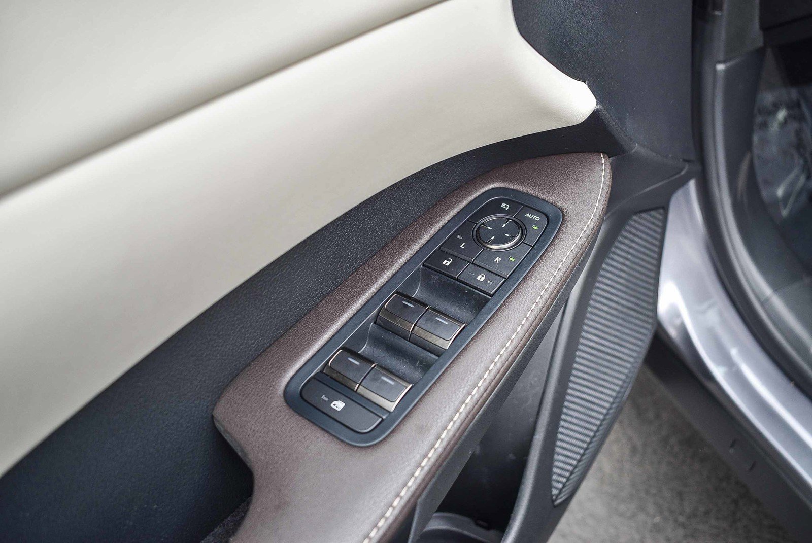 Used 2023 Lexus RX 350 FWD w/ Cold Area Package image 20