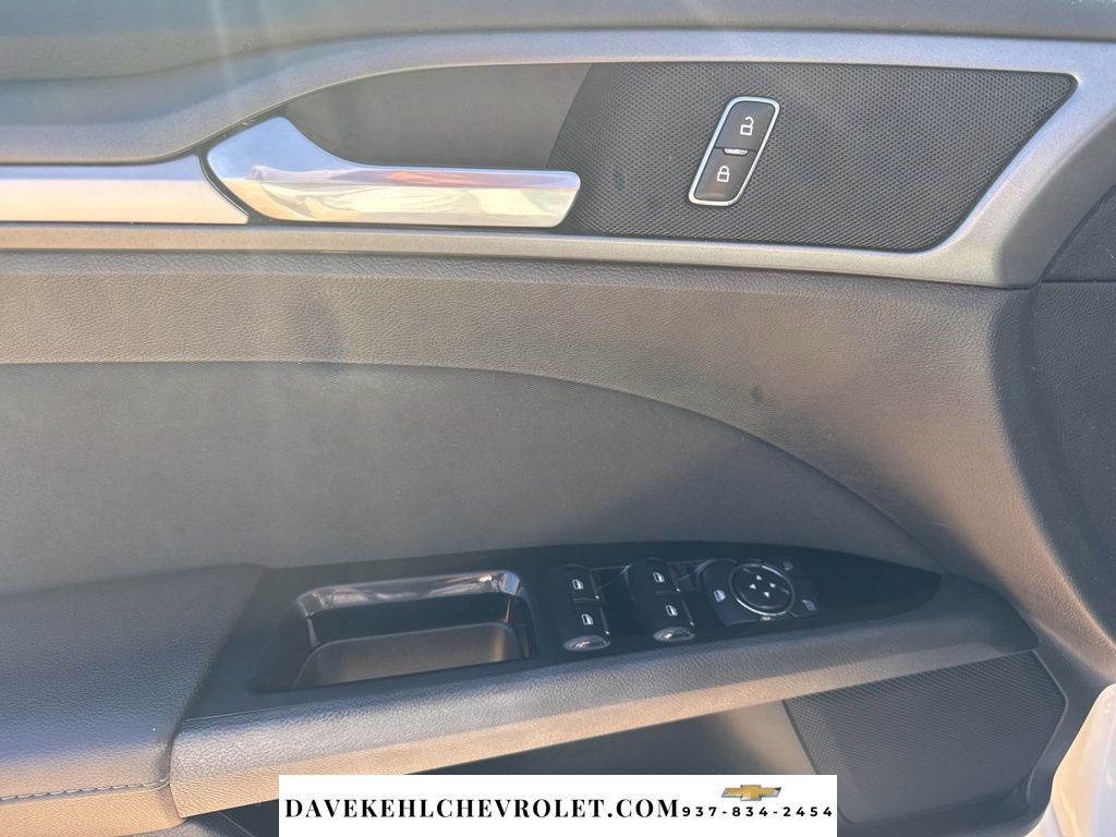 Used 2016 Ford Fusion SE FWD image 11