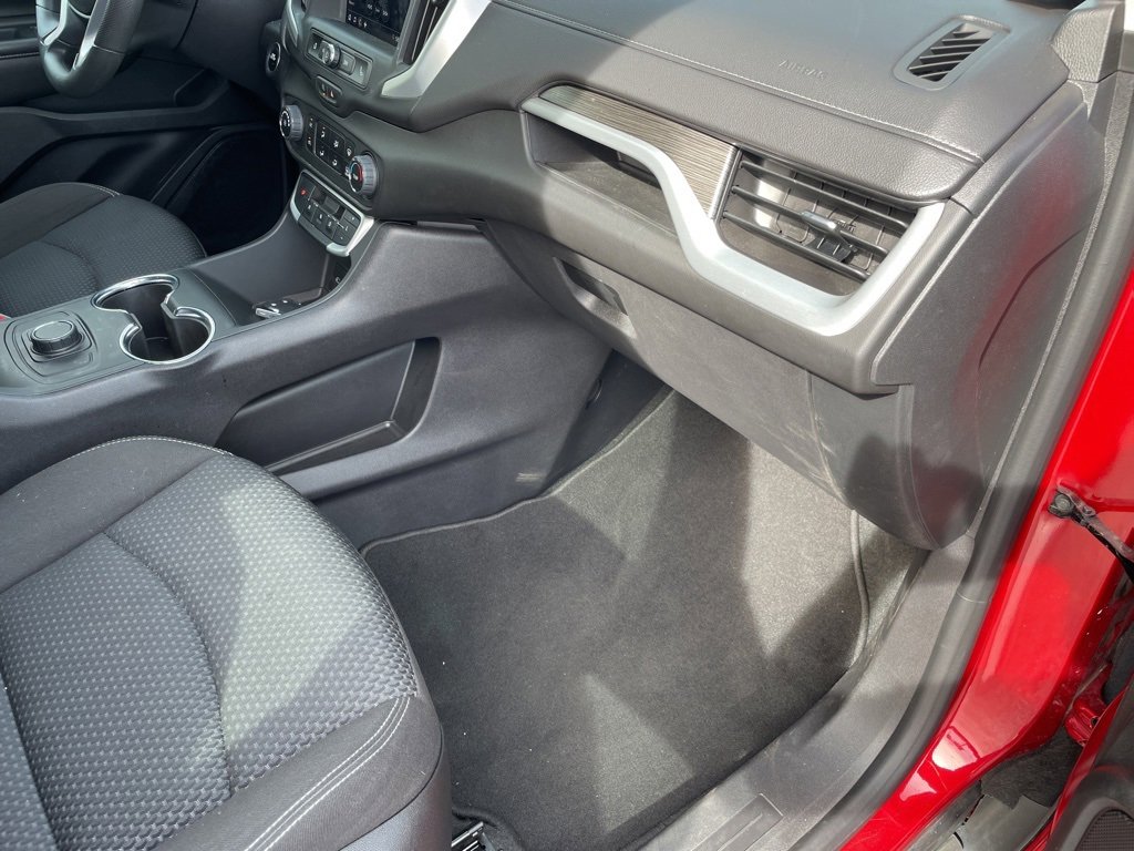 Used 2024 GMC Terrain SLE image 22