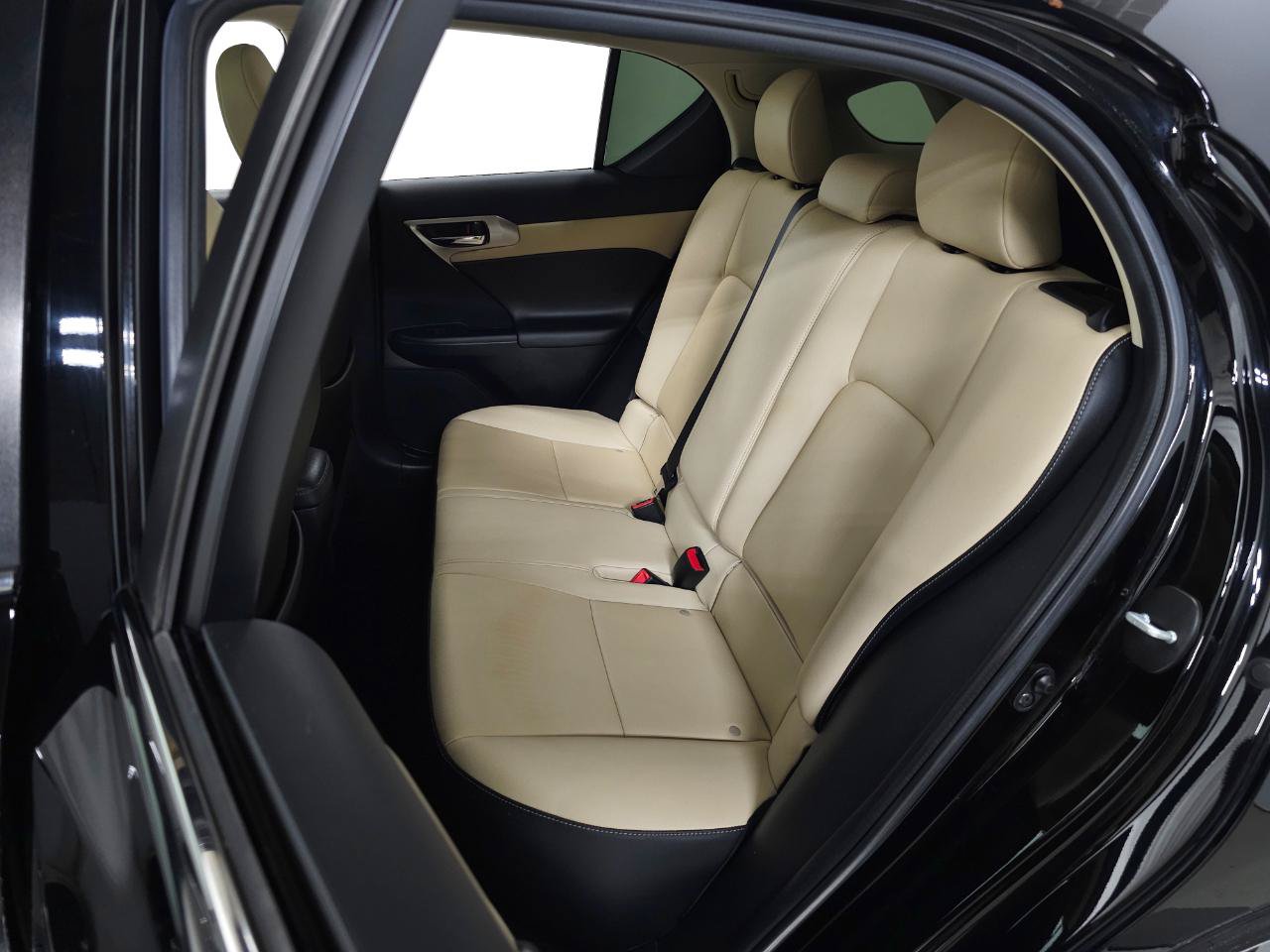 Used 2015 Lexus CT 200h FWD image 13
