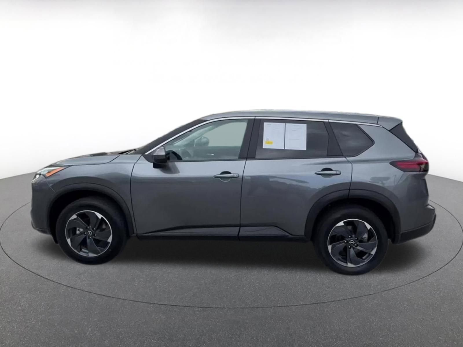 Used 2025 Nissan Rogue SV FWD image 9